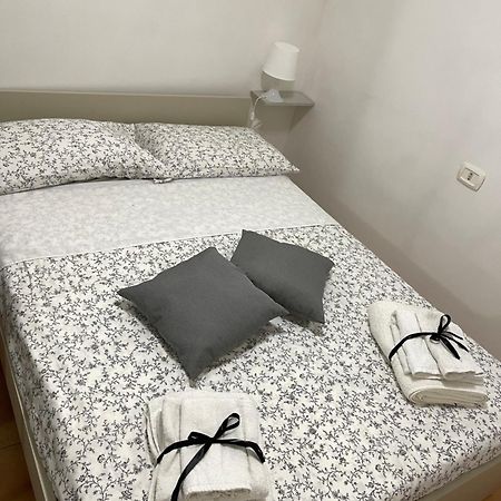 V.L Appartamento Gradoni. Naples Luaran gambar